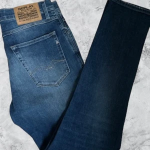 Replay Jeans - Trendiga och stilrena replay jeans  Skick 10/10, helt nya utan prislappar Vid frågor och funderingar, skriv privat.🥂🍾