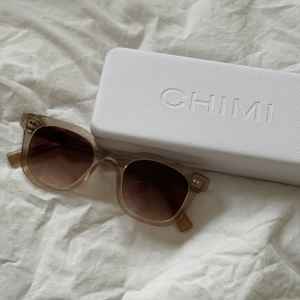 Ett av mina favvo solglasögon från Chimi i storlek 02. Inga tecken på användning, bara använda få gånger! Nypris 1200kr. Accessoarer.