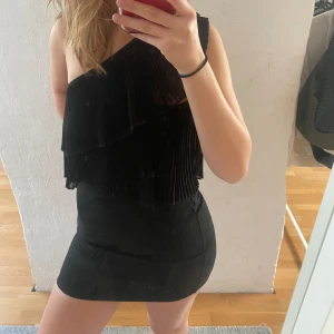 Miniklänning - Miniklänning perfekt för sommaren kfb finare tillfällen 🥰🥰 Storlek XS men passar även S