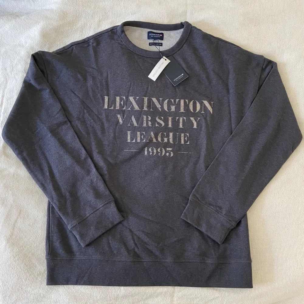 Helt oanvänd Lexington sweatshirt med original tag kvar. Passar mig som är 180cm utmärkt. Nypris 1195kr. Hoodies.