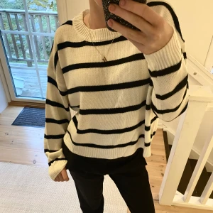 RANDIG TRÖJA - aldrig använd enbart testad, jättefin och söt✨