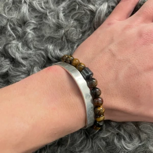 Stilrent pärlarmband! - Tjena! Ett stilrent pärlarmband perfekt nu till vår/sommar! Onesize så passar alla! Tveka inte höra av dig vid frågor!