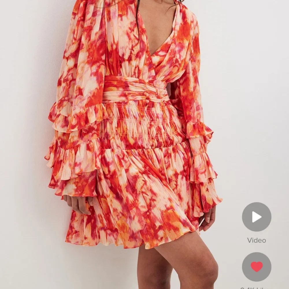 Söker denna klänning i storlek M eller L från NA-KD Hör gärna av dig till mig om du kan tänka dig sälja! . Klänningar.