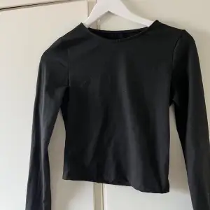 En svart tajt tröja