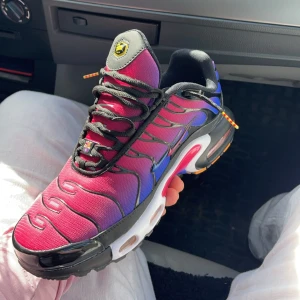 Nike tn’s barcelona patta  - Helt nya Nike tn’s säljs för 1200kr, nypris 3 600, för mer info/bilder skriv. 