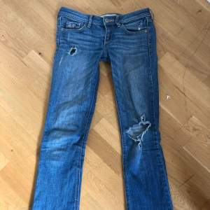 Säljer nu mina älskade lågmidjade hollister jeans då dom är för små för mig. 💞🙏
