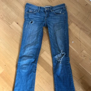 Hollister jeans - Säljer nu mina älskade lågmidjade hollister jeans då dom är för små för mig. 💞🙏