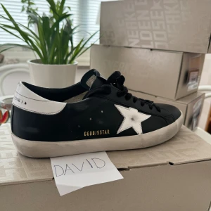 Golden Goose - Helt nya Golden Goose skor, allting og Storlek 44  Pris 3099