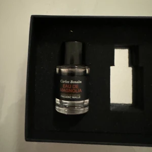 Eau de magnolia - Parfym 7ml - Parfym från Fredric Malles damkollektion. Har endast testat doften och den va lite för blommig för mig. Pris kan diskuteras vid snabb affär💖