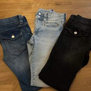 Jeansen är som nya, de blåa från H&M och de svarta från Ginatricot alla är i storlek 152. köparen får stå för frakt