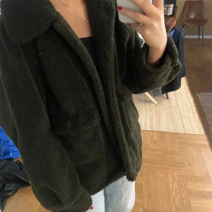 Zara fluffig jacka  - Mysig höst/vår jacka. Skriv för frågor eller funderingar🥰