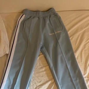 Palm angels byxor  - Helt nya Palm angels byxor bara använda 1-2 gånger Max utan några skador  Storlek:M