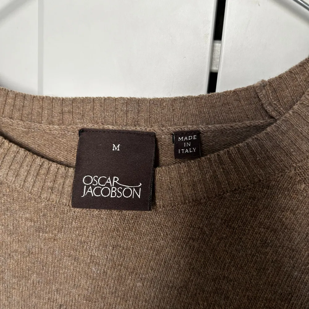 Superfin tröja från Oscar Jacobsson i superfint skick 9,5/10. Säljer den pga att jag inte har någon användning av den. Nypris 1399 mitt pris 449. Hoodies.