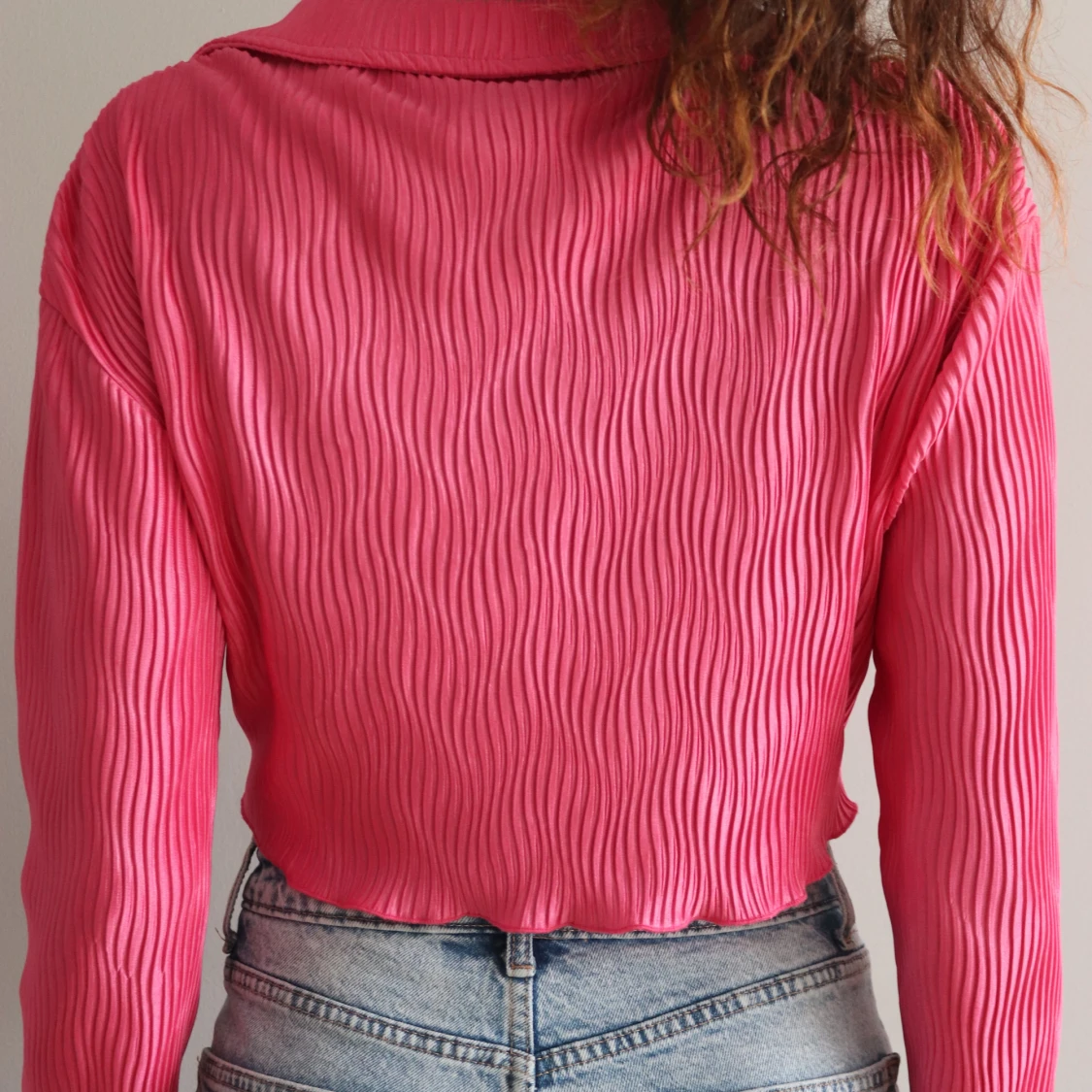 Croptop från Gina tricot i storlek XS - 90