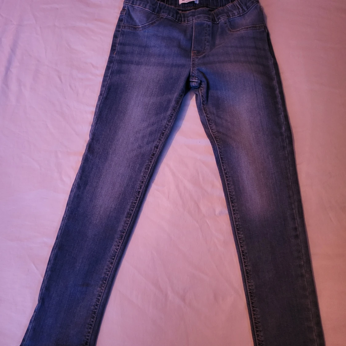 Mjuka jeans i strl 128