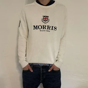 Stickad Morris tröja  - Vit stickad Morris tröja. Använd ett fåtal gånger och bra skick. Storlek L men passar även större M. 