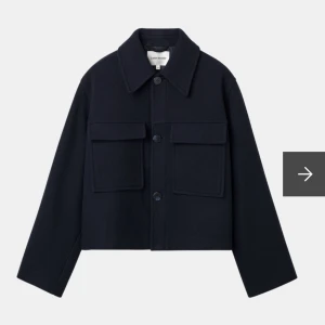 Liknande Carin Wester vårjacka - Sval och lätt vår/sommar jacka. Mjukt material som inte sticker! Första bilden är INTE min jacka, endast en liknande jacka!❣️