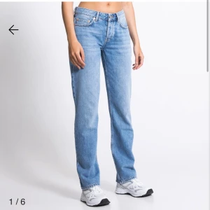 Lie waist icon jeans lager157 - säljer dessa då jag inte använder de, byxorna har inga fläckar eller liknande på sig och är knappt använda💕 som nya