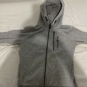 Sail racing zip hoodie - I gott skick lite trådar som sticker upp 