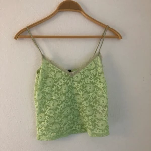 Spetstopp - Spetslinne från Divided. Formar kroppen otroligt fint, men har aldrig använt det❤️