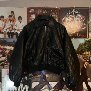 Läderjacka  - Inga defekter! Cond 10 av 10, kroppad.