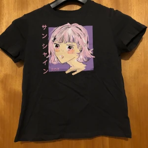 Anime manga tshirt  - Aldrig använd  Babytee xs-s