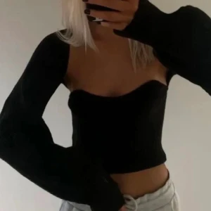 Svart bolero set    - Svart stickad bolero och topp. Storlek S. ⭐️