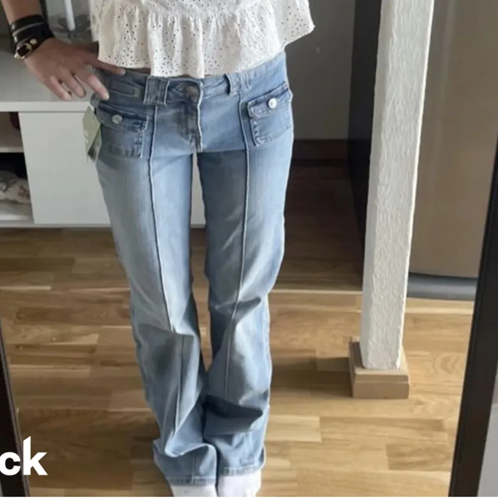Jeans från h&m i storlek 36, aldrig använda och prislapp kvar. Jeans & Byxor.