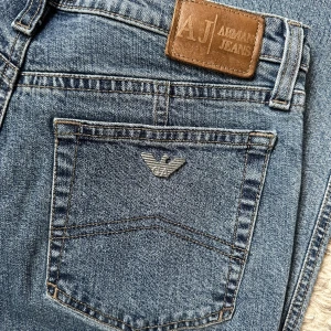 Giorgio Armani jeans  - Säljer dessa superfina jeans då de inte är rätt storlek för mig, de är storlek W27!! Köparen står för frakten!!