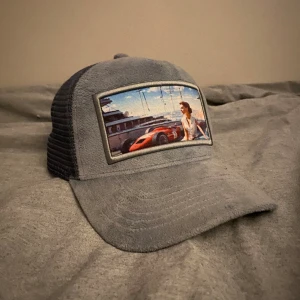 Revenite keps (Monaco keps) - Säljer denna keps de. Är från revenite och nästan helt ny den såldes förra sommaren och den säljes aldrig igen. jag har avvänt den ett få tal gånger men den är som ny.