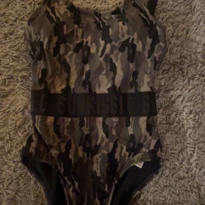 BADDRÄKT  - Helt ny oanvänd baddräkt! 