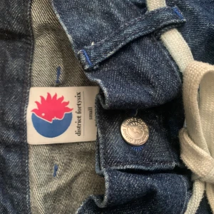 District jeans Junkyard  - Blå jeans vida Districk 
