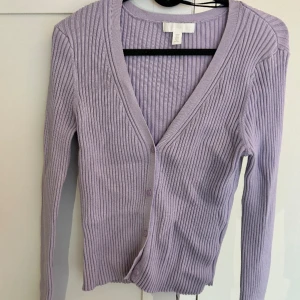 Lila topp - Lila topp strl m men skulle säga s/m