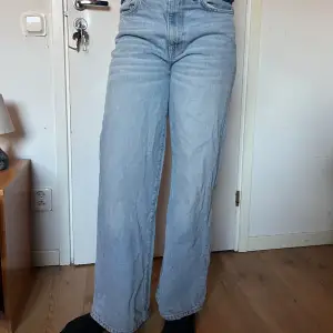 Ett par jeans från Gina tricot! Inte använd många gånger alls så det har riktigt gott skick! Priset kan diskuteras
