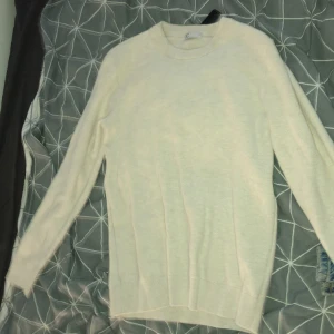 Tyggen är bra! - Jätte skön  färgen är beige den håller dig varm