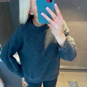 Stickad tröja  - Superfin stickad tröja från Pull&bear, köpt för ett år sedan💕