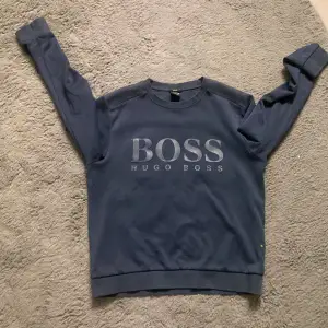 En fet äkta blå Hugo boss hoodie passar s\m