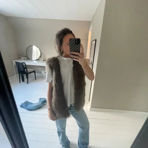 Såååå fin väst - Så otroligt fin väst, men kommer tyvärr inte till användning🌸🌸 skriv vid intresse🌸