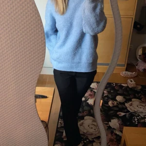 Stickad tröja - Ljusblå stickad tröja i storlek Xs