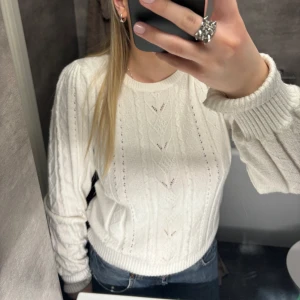 Stickad tröja - säljer denna söta stickade tröja från isolde🥰pris går alltid att diskuteras