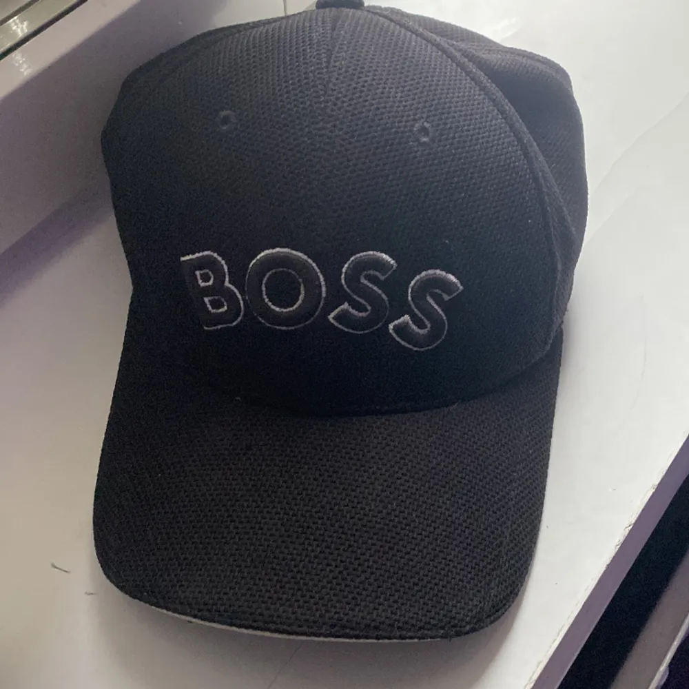 Snygg skön boss keps . Accessoarer.