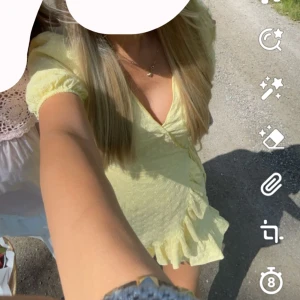 Gul klänning  - Superfin gul klänning från na kd 