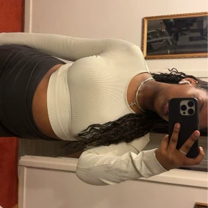 Vit långärmad topp😍 - Creme vit långärmad topp.😍😍