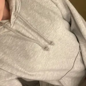 Superfin grå hoodie från bikbok💕