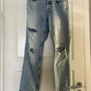 Boyfriend jeans från HM. Ligger ute på fler sidor. 