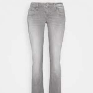 Snygga jeans från LTB i modell Valerie. Säljer då dem är förstora i midjan. 9/10 bra skick. Pris kan diskuteras vid snabb affär!!