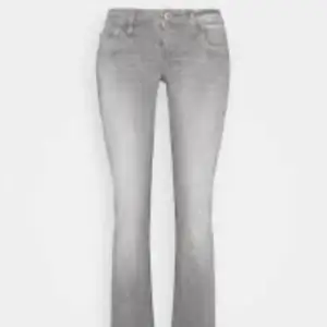 Snygga jeans från LTB i modell Valerie. Säljer då dem är förstora i midjan. 9/10 bra skick. Pris kan diskuteras vid snabb affär!!