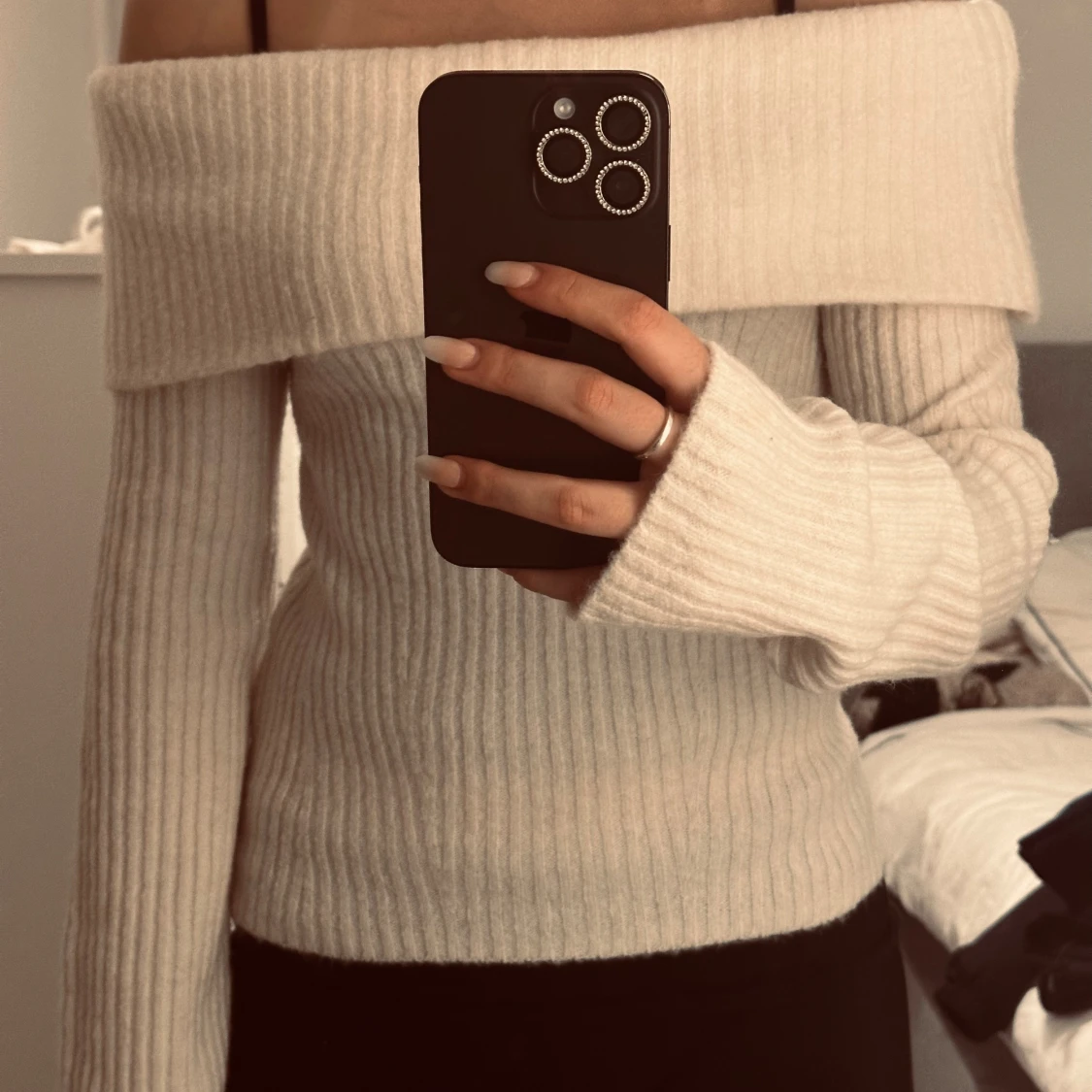 off shoulder stickad 