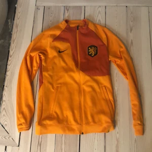Nederländsk Landslags Träningströja - Nyskick. Skriv om ni har frågor