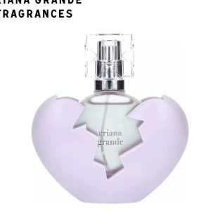 Ariana grande parfym  - Säljer då jag ska rensa mina parfymer den luktar super gott men kommer tyvärr inte till andvändnign original pris är 500 ungefär💗
